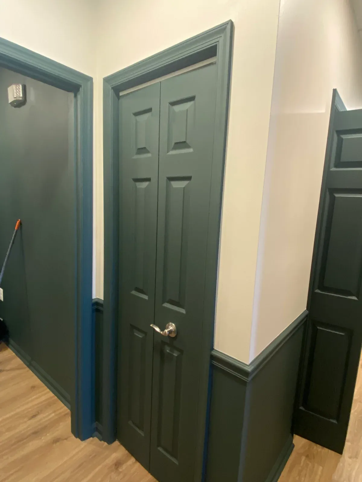 Custom Paint & Wallpaper — photo 1