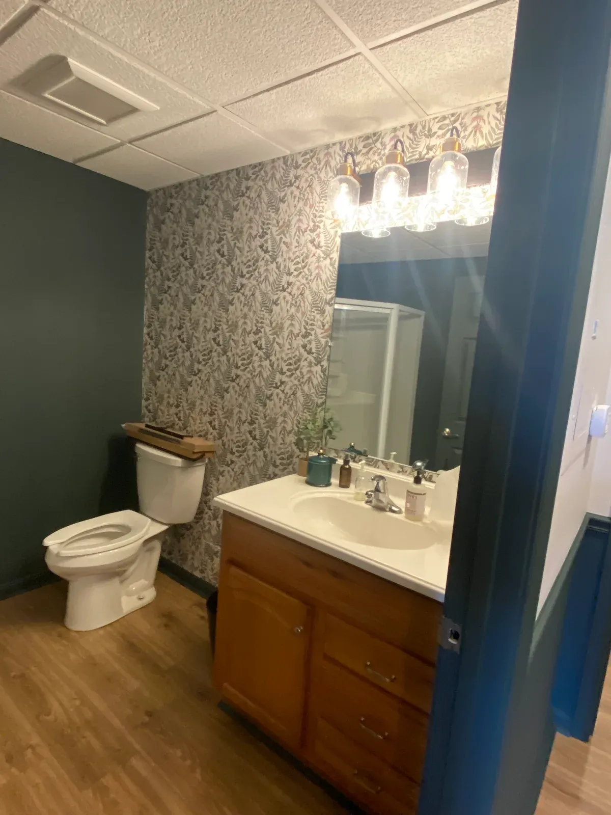 Custom Paint & Wallpaper — photo 2